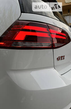 Хэтчбек Volkswagen Golf GTI 2020 в Черновцах