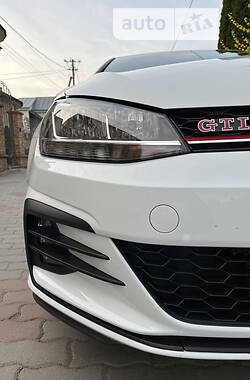 Хэтчбек Volkswagen Golf GTI 2020 в Черновцах