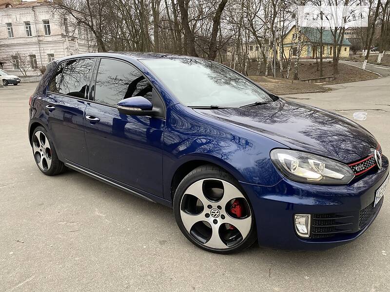 Хетчбек Volkswagen Golf GTI 2011 в 