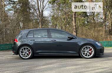 Хэтчбек Volkswagen Golf GTI 2016 в Киеве