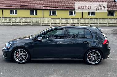 Хэтчбек Volkswagen Golf GTI 2016 в Киеве