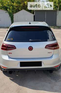 Хэтчбек Volkswagen Golf GTI 2016 в Сумах