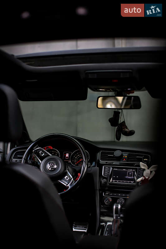 Хэтчбек Volkswagen Golf GTI 2014 в Киеве
