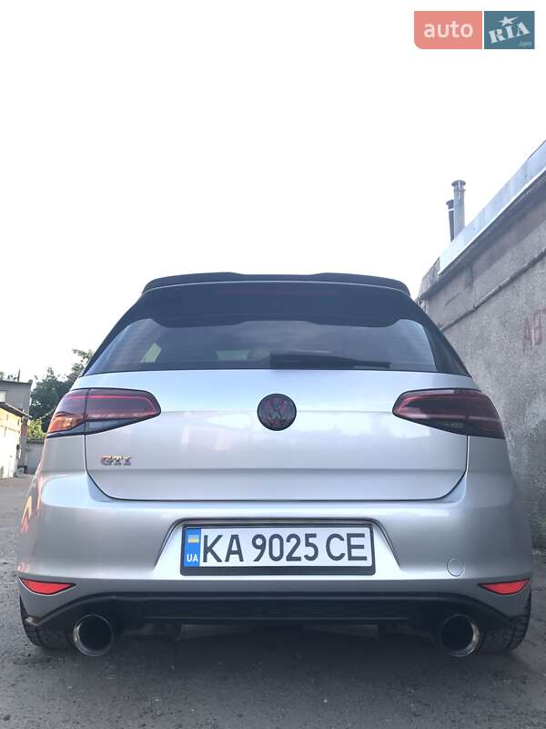 Хэтчбек Volkswagen Golf GTI 2014 в Киеве