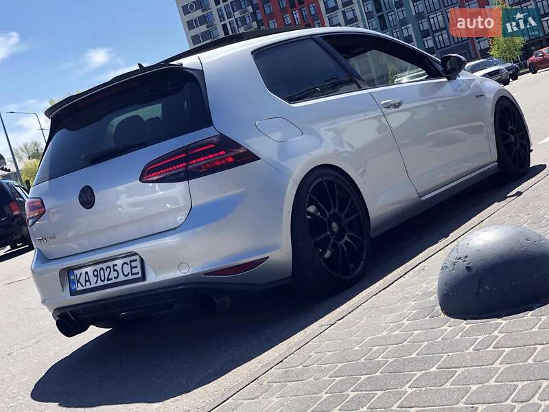 Хэтчбек Volkswagen Golf GTI 2014 в Киеве