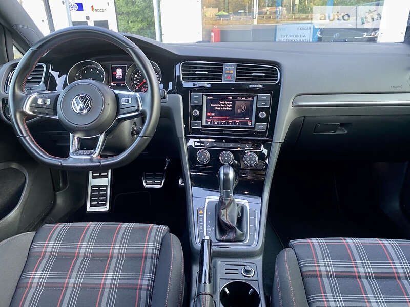 Хетчбек Volkswagen Golf GTI 2017 в Києві