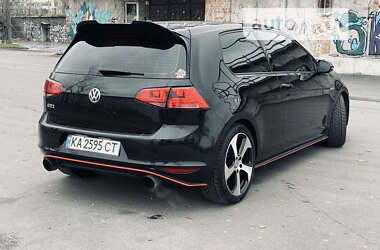 Хетчбек Volkswagen Golf GTI 2015 в 