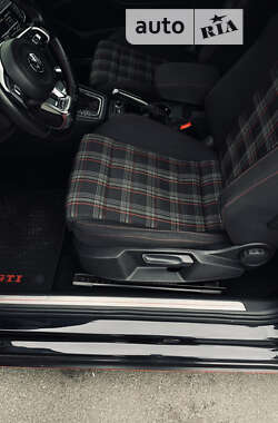 Хетчбек Volkswagen Golf GTI 2015 в 