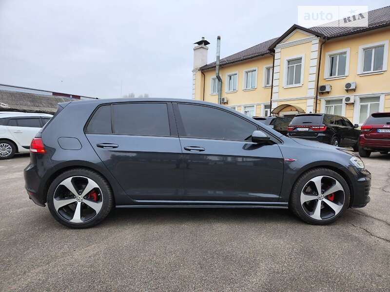 Хетчбек Volkswagen Golf GTI 2017 в Києві