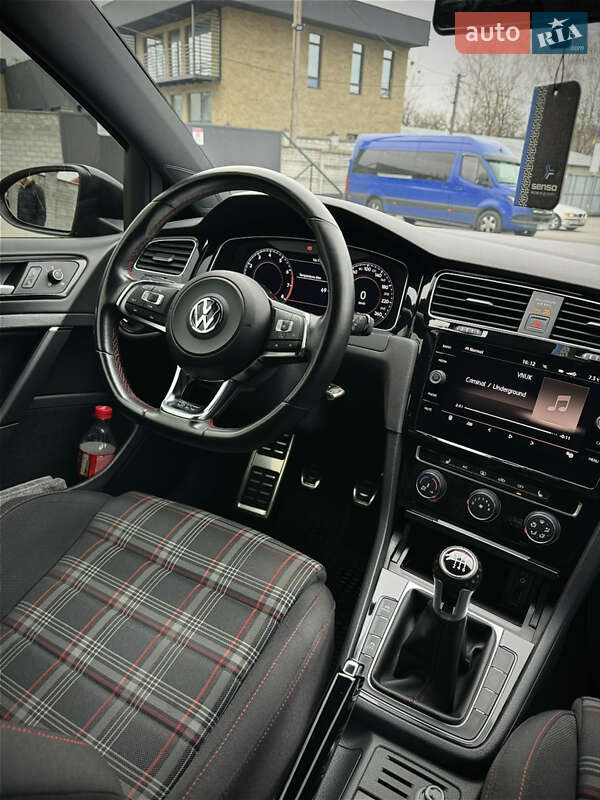 Хэтчбек Volkswagen Golf GTI 2015 в Ровно