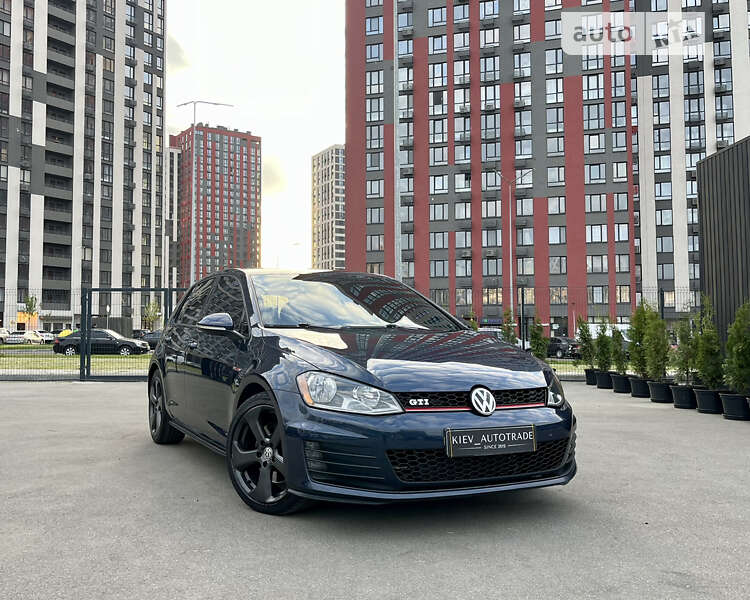 Хэтчбек Volkswagen Golf GTI 2015 в Киеве