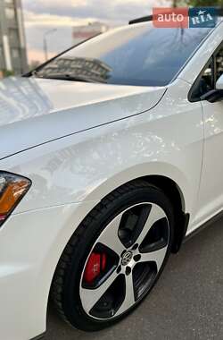Хэтчбек Volkswagen Golf GTI 2016 в 