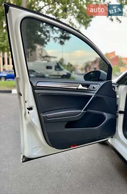 Хэтчбек Volkswagen Golf GTI 2016 в 