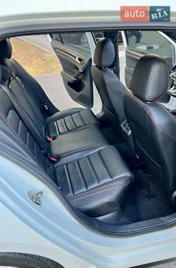 Хэтчбек Volkswagen Golf GTI 2016 в 