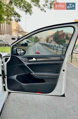 Хэтчбек Volkswagen Golf GTI 2016 в 