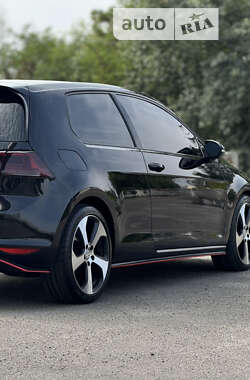 Хэтчбек Volkswagen Golf GTI 2015 в 