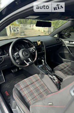 Хэтчбек Volkswagen Golf GTI 2015 в 
