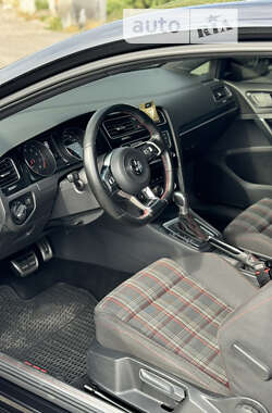 Хэтчбек Volkswagen Golf GTI 2015 в 
