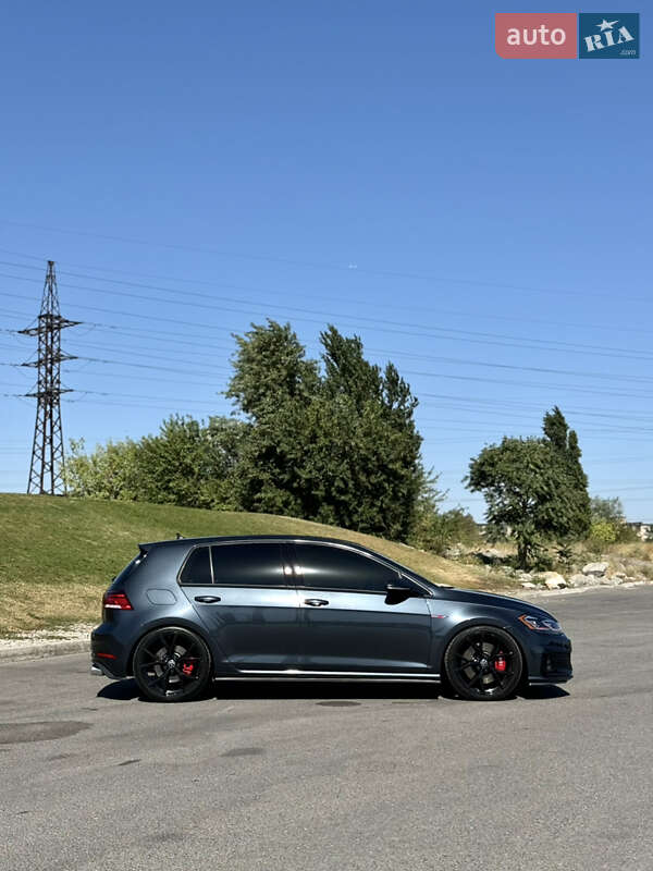 Хэтчбек Volkswagen Golf GTI 2019 в Днепре