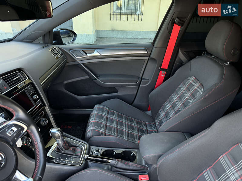 Хэтчбек Volkswagen Golf GTI 2019 в Днепре