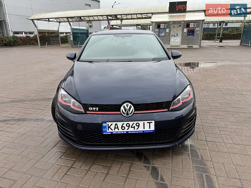 Хэтчбек Volkswagen Golf GTI 2015 в Киеве