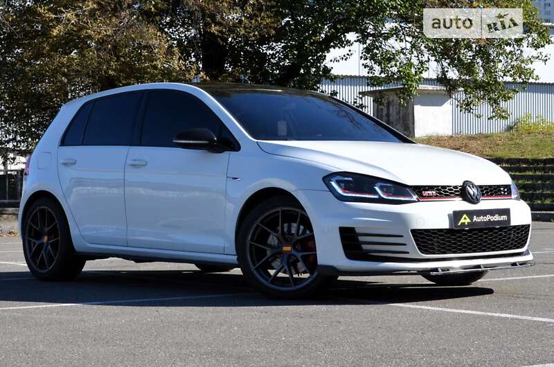 Хэтчбек Volkswagen Golf GTI 2017 в Киеве