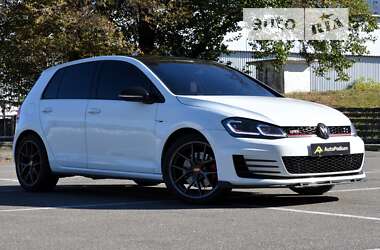 Хэтчбек Volkswagen Golf GTI 2017 в Киеве