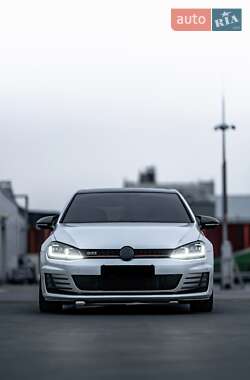 Хэтчбек Volkswagen Golf GTI 2015 в Киеве