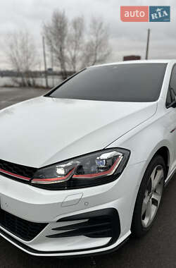 Хэтчбек Volkswagen Golf GTI 2020 в Киеве