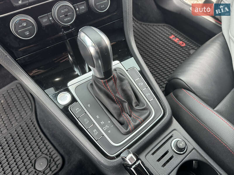 Хетчбек Volkswagen Golf GTI 2020 в Дніпрі
