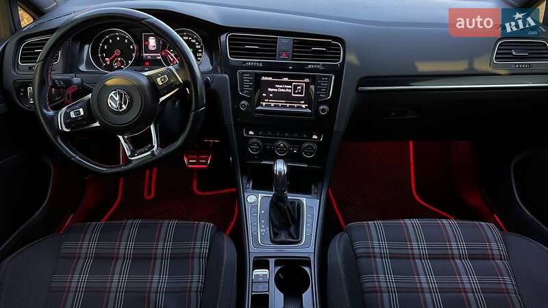 Хетчбек Volkswagen Golf GTI 2013 в Білій Церкві фото 13 Хетчбек Volkswagen Golf GTI 2013 в Білій Церкві