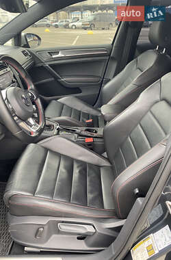 Хэтчбек Volkswagen Golf GTI 2020 в 