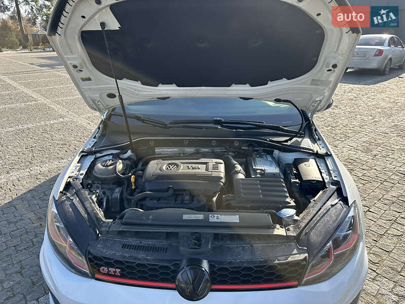 Хэтчбек Volkswagen Golf GTI 2015 в Пирятине