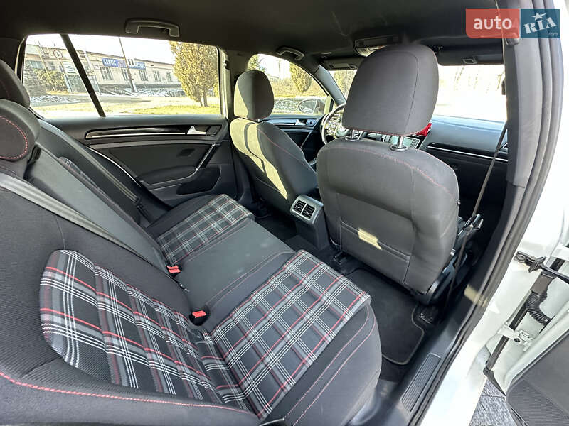 Хэтчбек Volkswagen Golf GTI 2015 в Пирятине