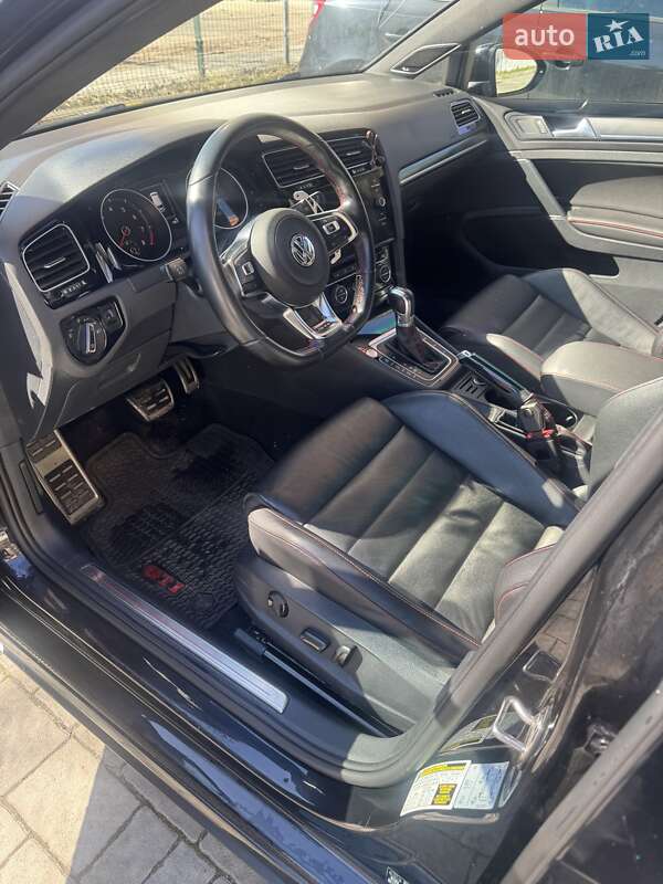 Хэтчбек Volkswagen Golf GTI 2018 в Львове