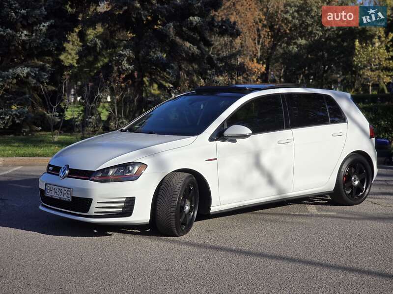 Хэтчбек Volkswagen Golf GTI 2014 в 