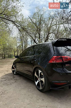 Хэтчбек Volkswagen Golf GTI 2016 в 