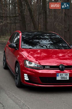 Хэтчбек Volkswagen Golf GTI 2014 в 