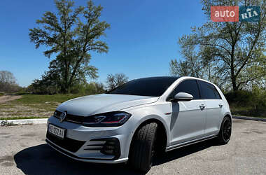 Хетчбек Volkswagen Golf GTI 2019 в 