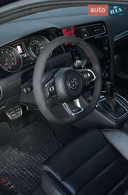 Хетчбек Volkswagen Golf GTI 2016 в 