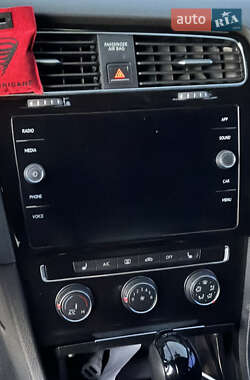 Хетчбек Volkswagen Golf GTI 2016 в 
