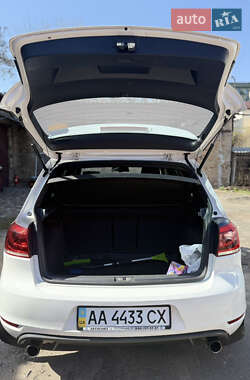 Хэтчбек Volkswagen Golf GTI 2011 в 