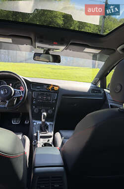 Хетчбек Volkswagen Golf GTI 2017 в 