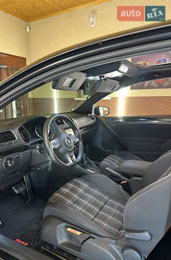 Хэтчбек Volkswagen Golf GTI 2010 в 