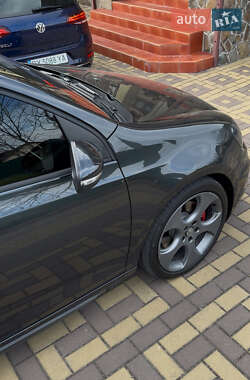 Хэтчбек Volkswagen Golf GTI 2010 в 