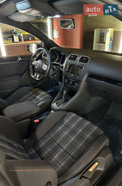 Хэтчбек Volkswagen Golf GTI 2010 в 