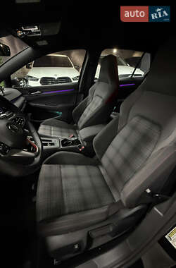 Хэтчбек Volkswagen Golf GTI 2022 в 
