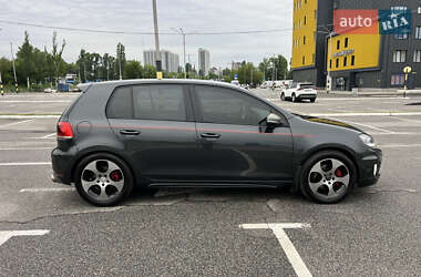 Хетчбек Volkswagen Golf GTI 2011 в 