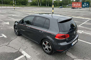 Хетчбек Volkswagen Golf GTI 2011 в 