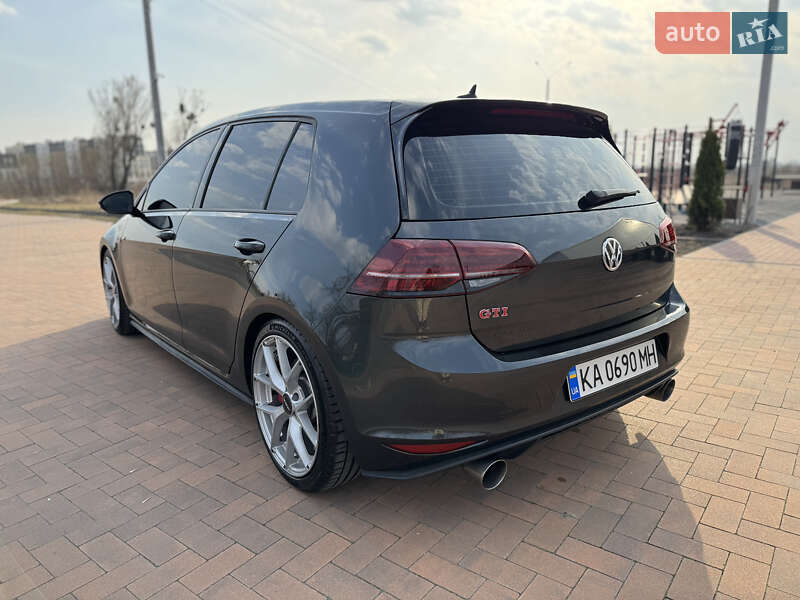 Хетчбек Volkswagen Golf GTI 2016 в Києві